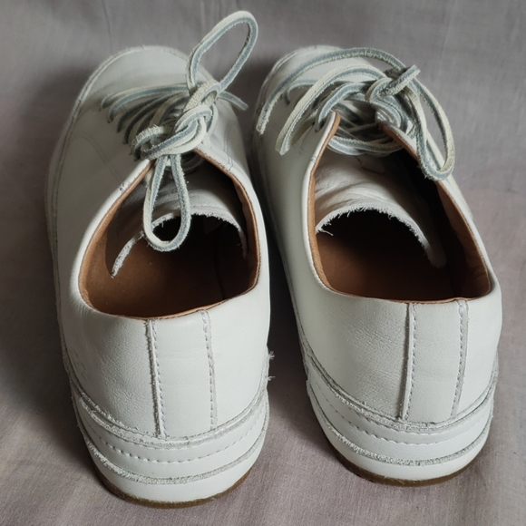 UGG Off White Shoes Size 9.5 M/W Leather Laces up - Picture 4 of 6